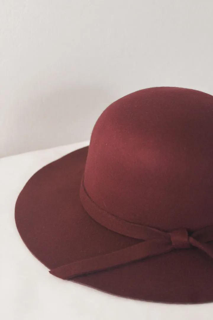 Fall Breeze Floppy Hat in Burgundy