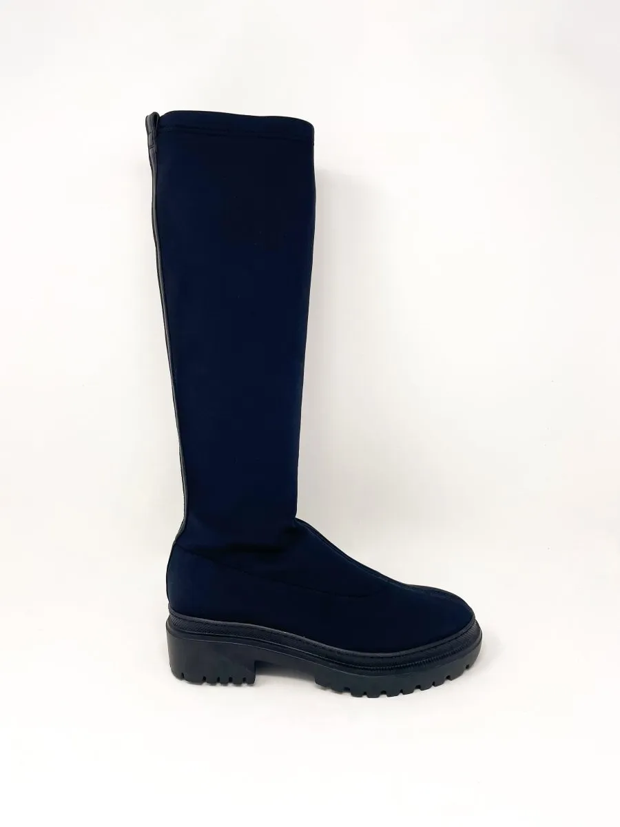 Mary Stretch in Nero Nero