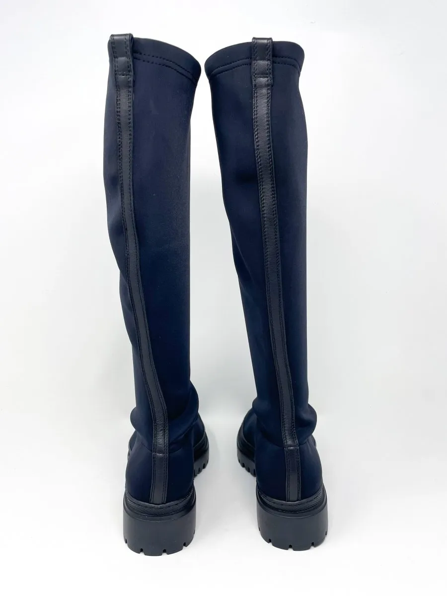Mary Stretch in Nero Nero