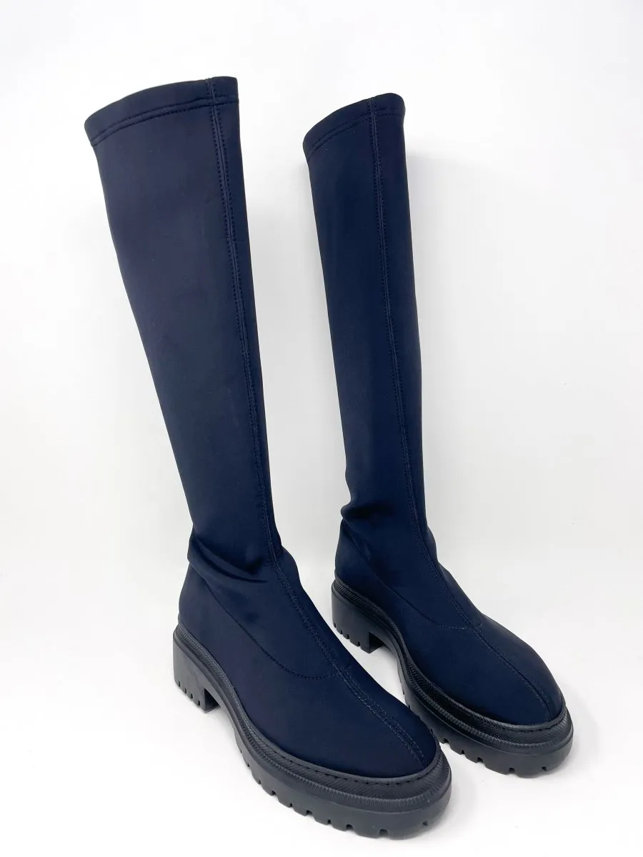 Mary Stretch in Nero Nero